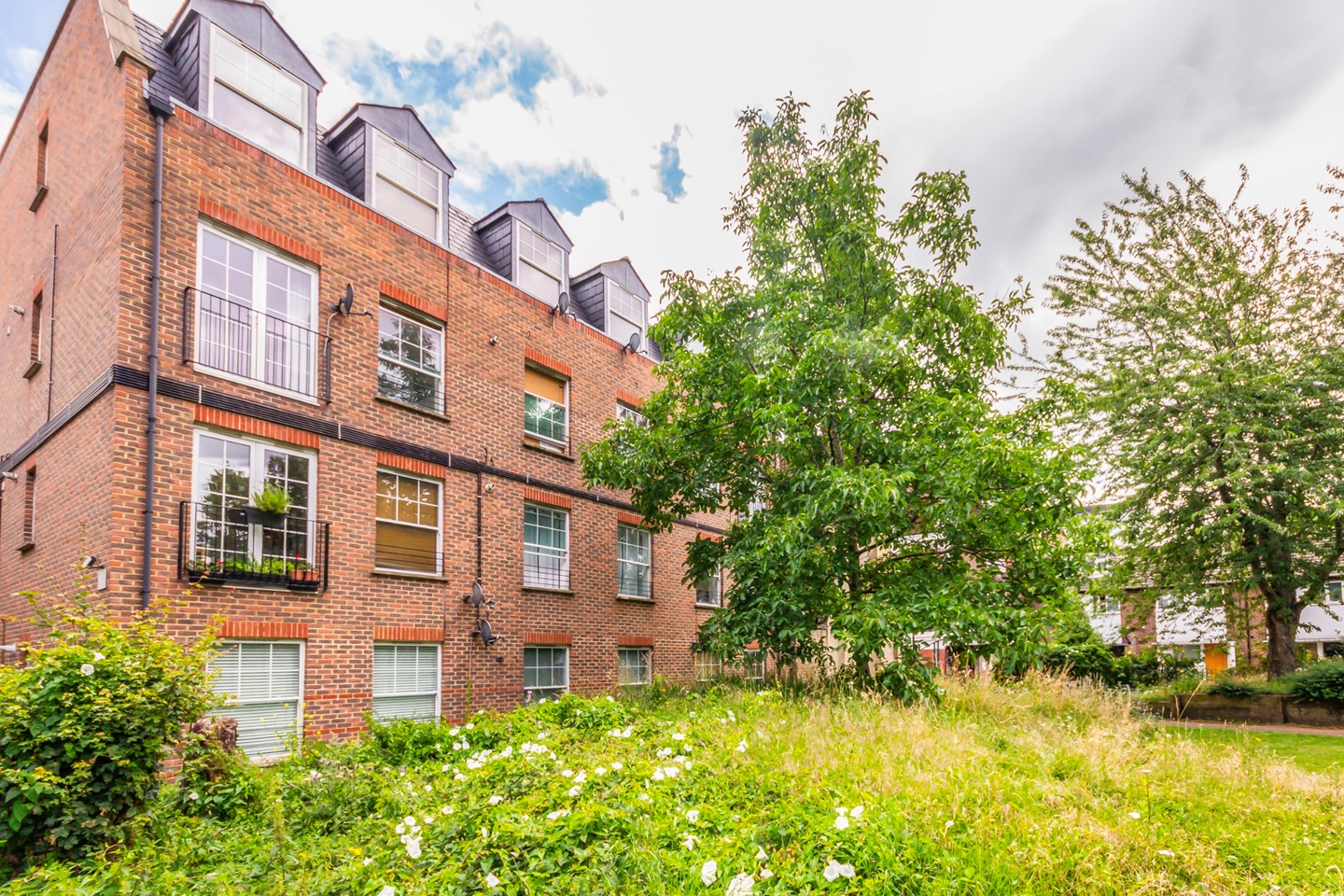 London 2 Bed Flat, Black Prince Road, SE11 To Rent Now for £1,800.