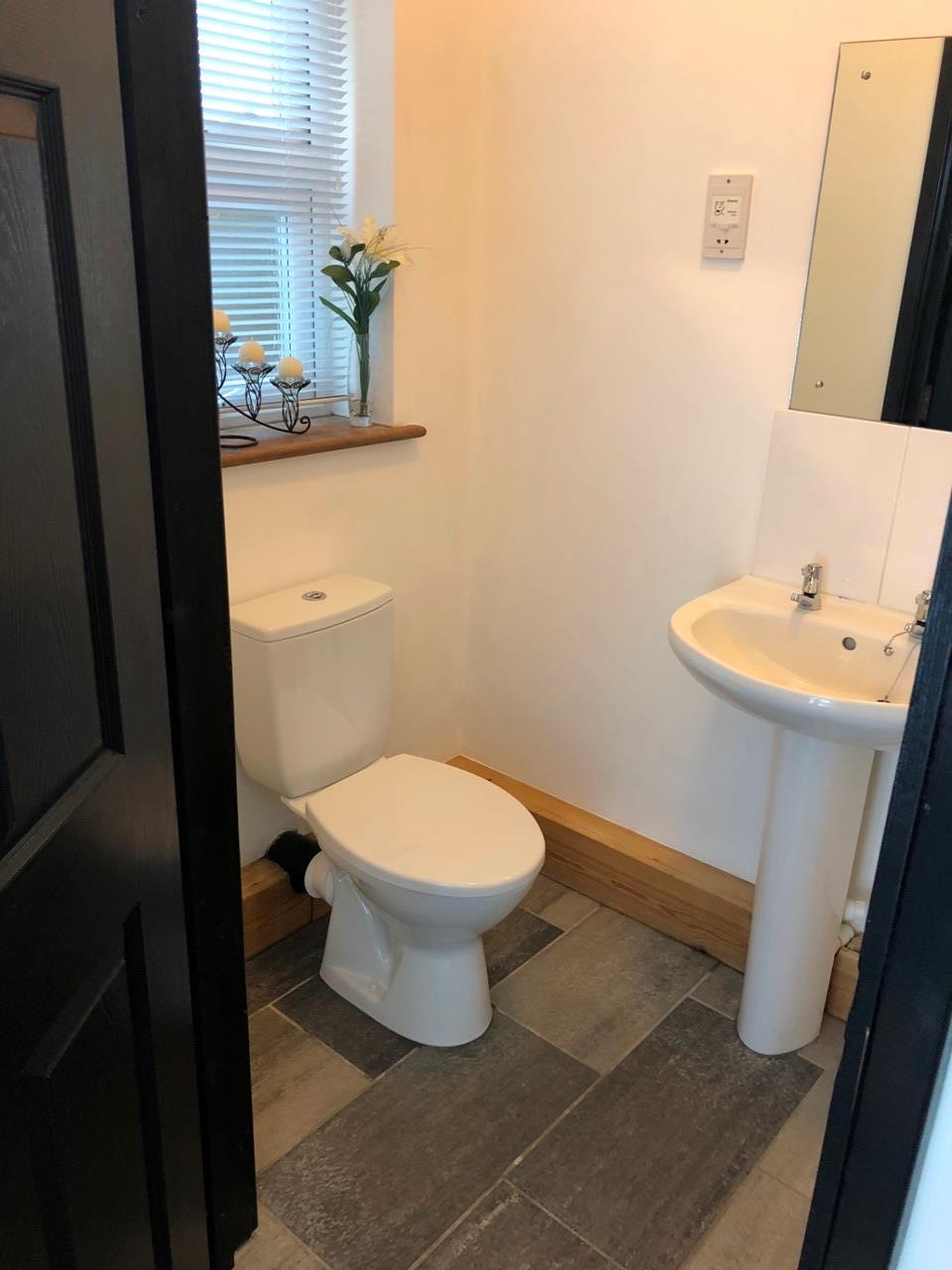 Watford Herts Studio Flat, Willow Lane Road, WD18 To Rent Now for £