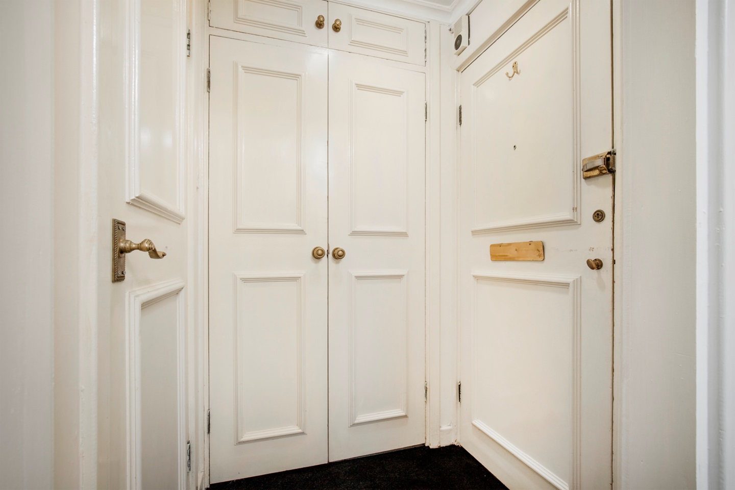 London Studio Flat, Clifford's Inn, EC4A To Rent Now for £1,600.00 p/m