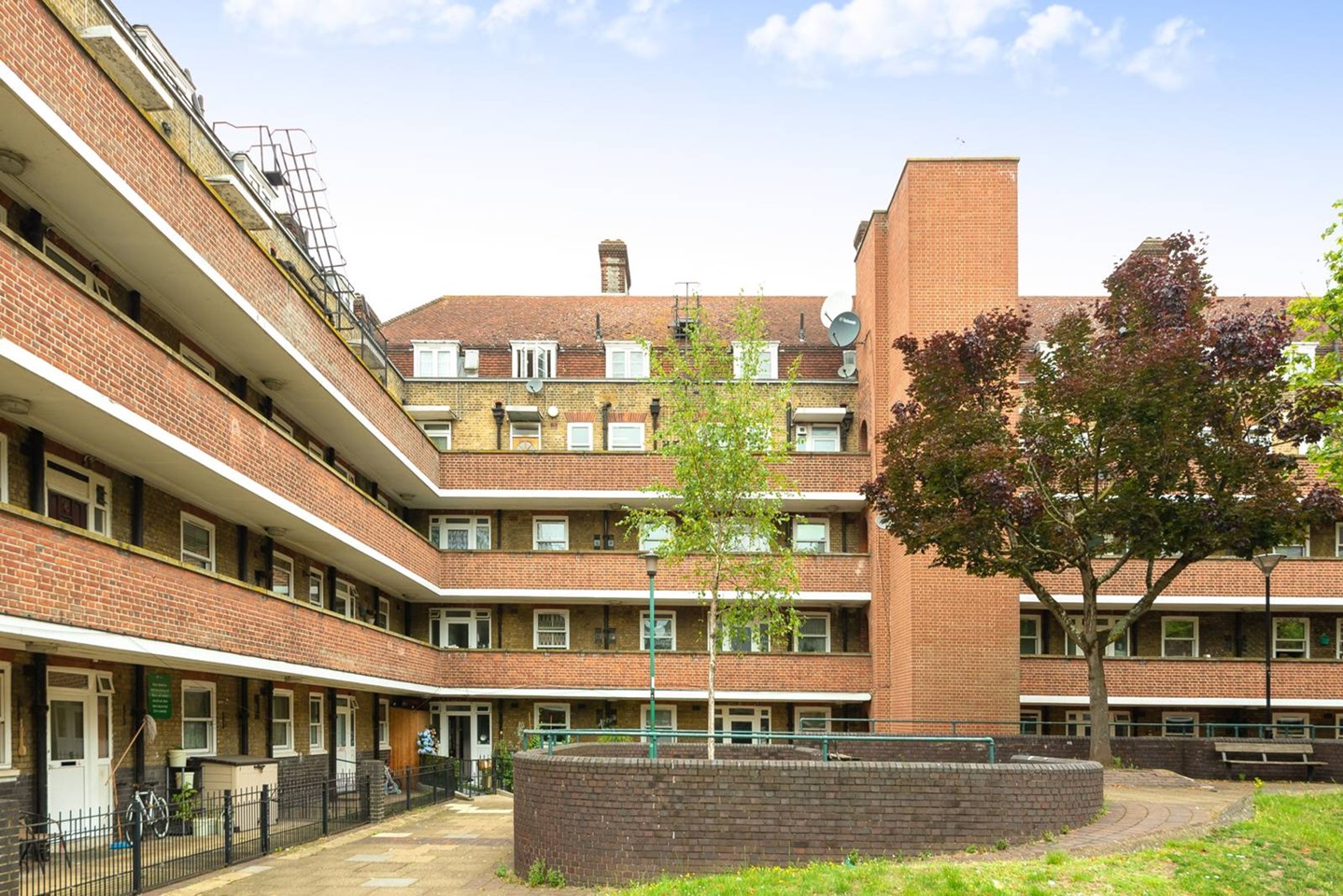 London 2 Bed Camelot House, NW1 To Rent Now for £1,700.