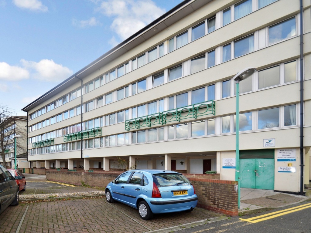 London 3 Bed Dunlin House, SE16 To Rent Now for £2,500.