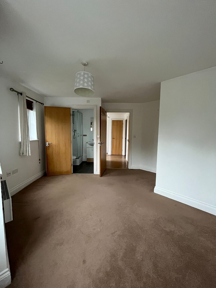 Hertford 2 Bed Flat, Rowleys Road, SG13 To Rent Now for £1,300.00 p/m