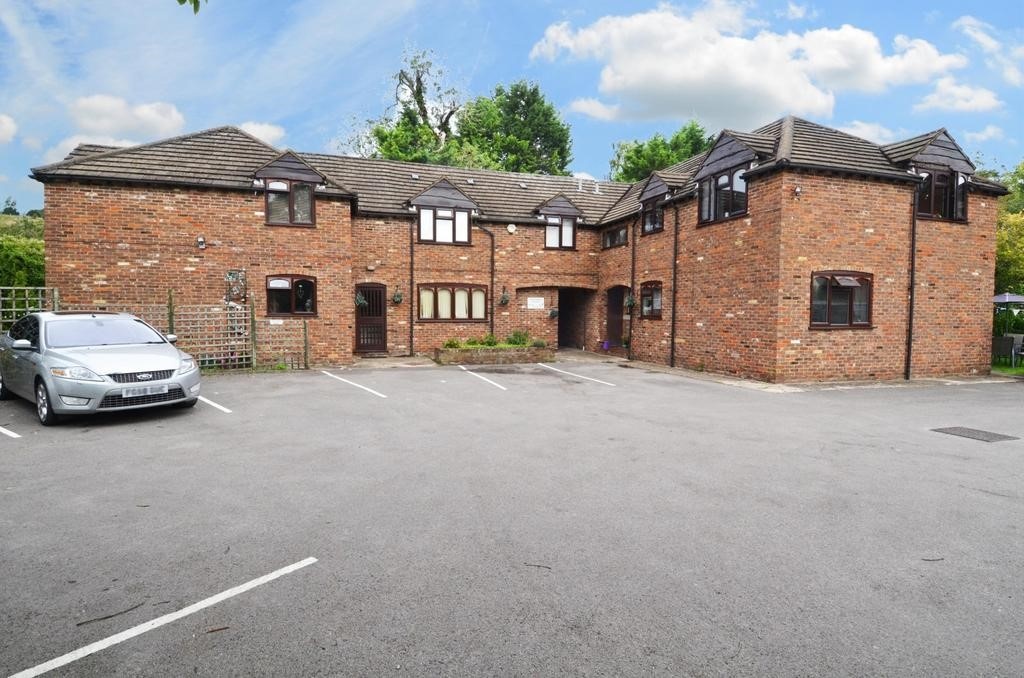 Wooburn Green, High 1 Bed Flat, Emmerson Court, HP10 To