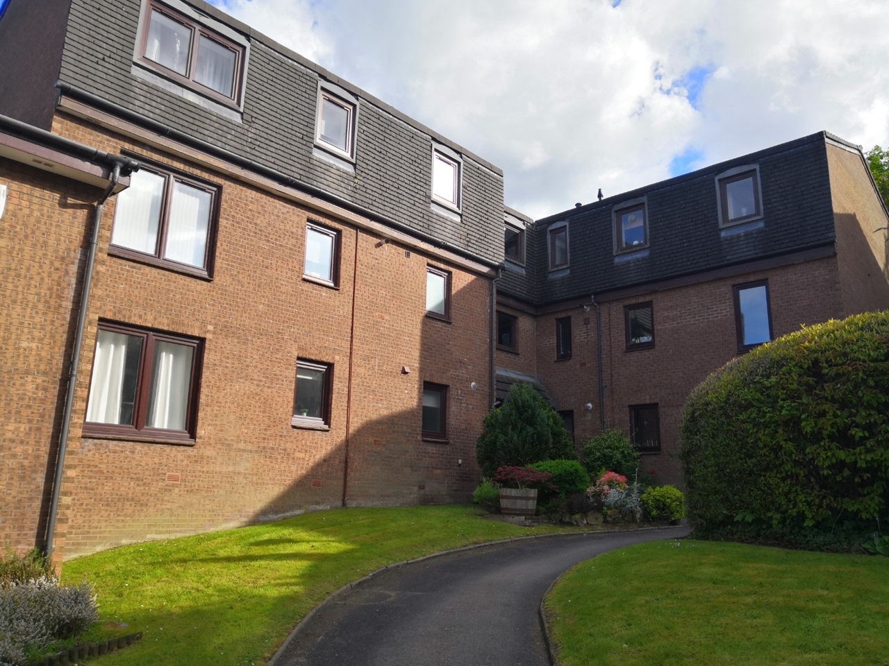 Paisley 2 Bed Flat, Westlands Gardens, PA2 To Rent Now for £850.00 p/m