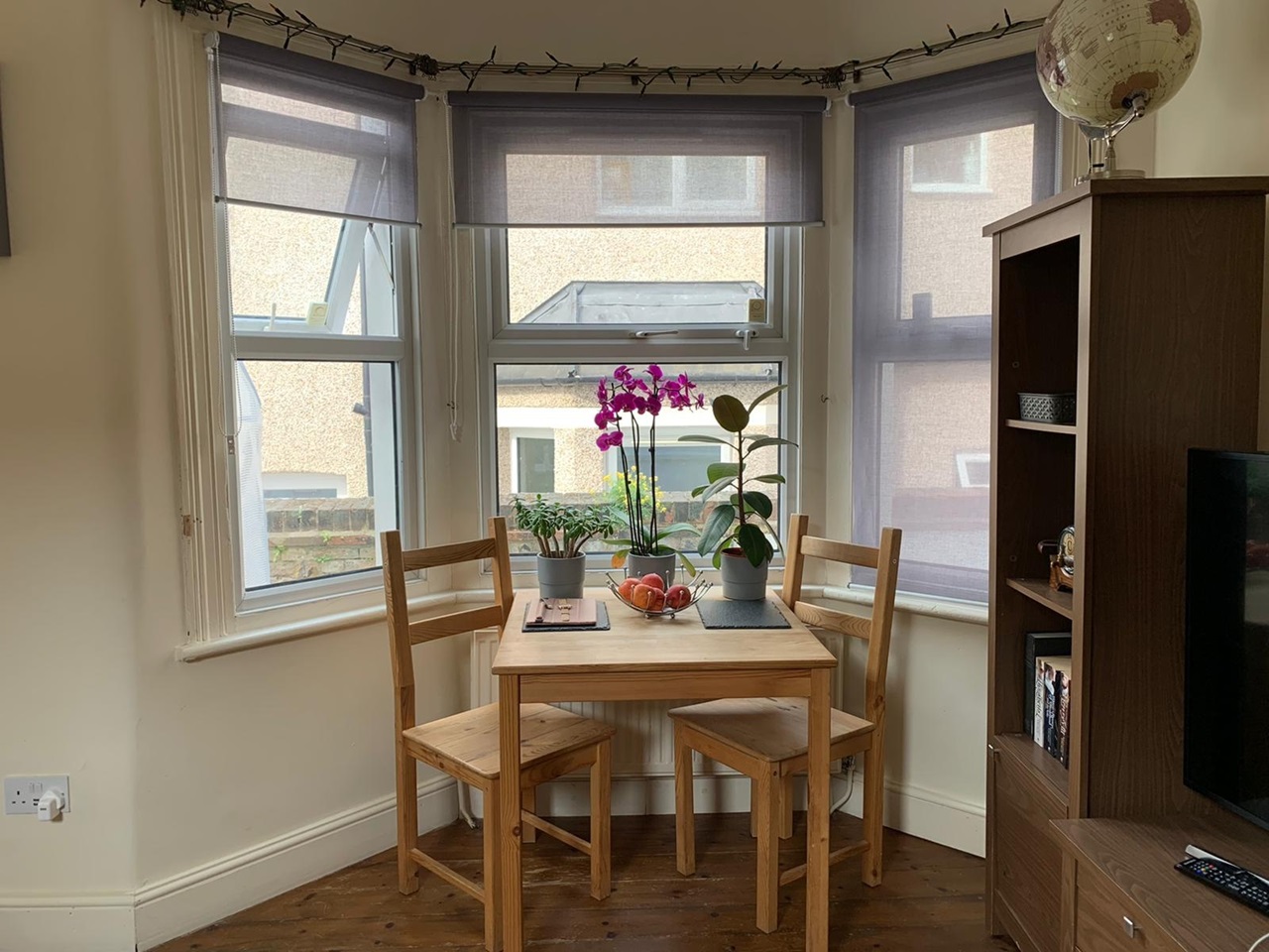 London 2 Bed Griffin Road, SE18 To Rent Now for £1,600.