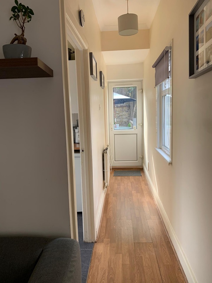 London 2 Bed Griffin Road, SE18 To Rent Now for £1,600.