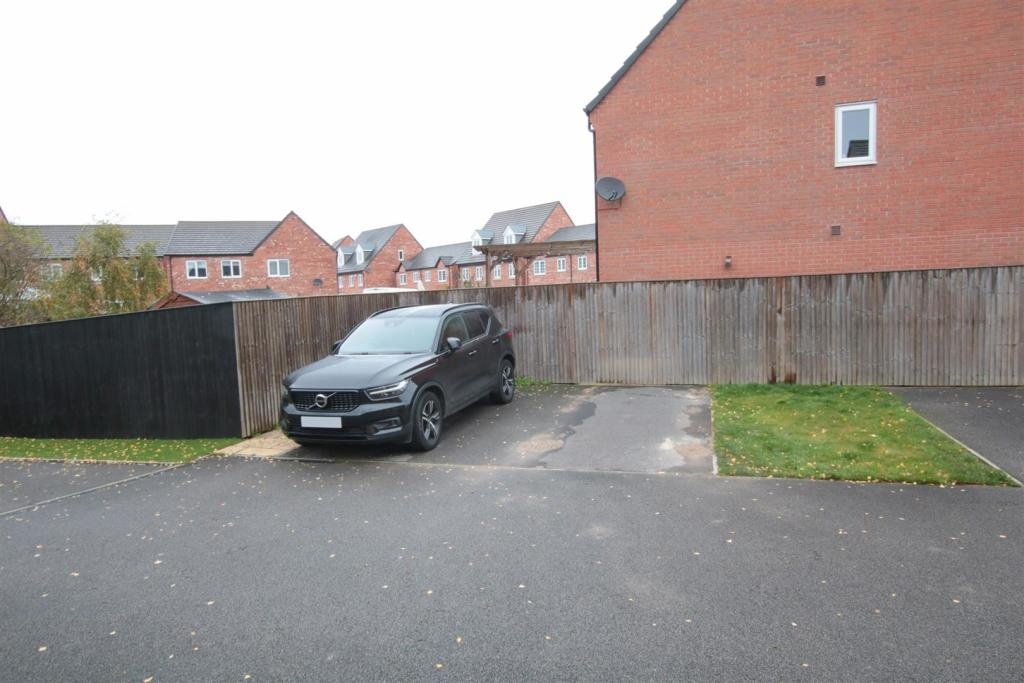 Auckley, Doncaster 3 Bed SemiDetached House, Insall Way, DN9 To