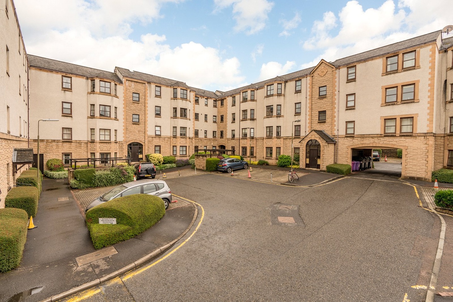 Edinburgh 2 Bed Flat, St. Leonards Lane, EH8 To Rent Now for £1,200