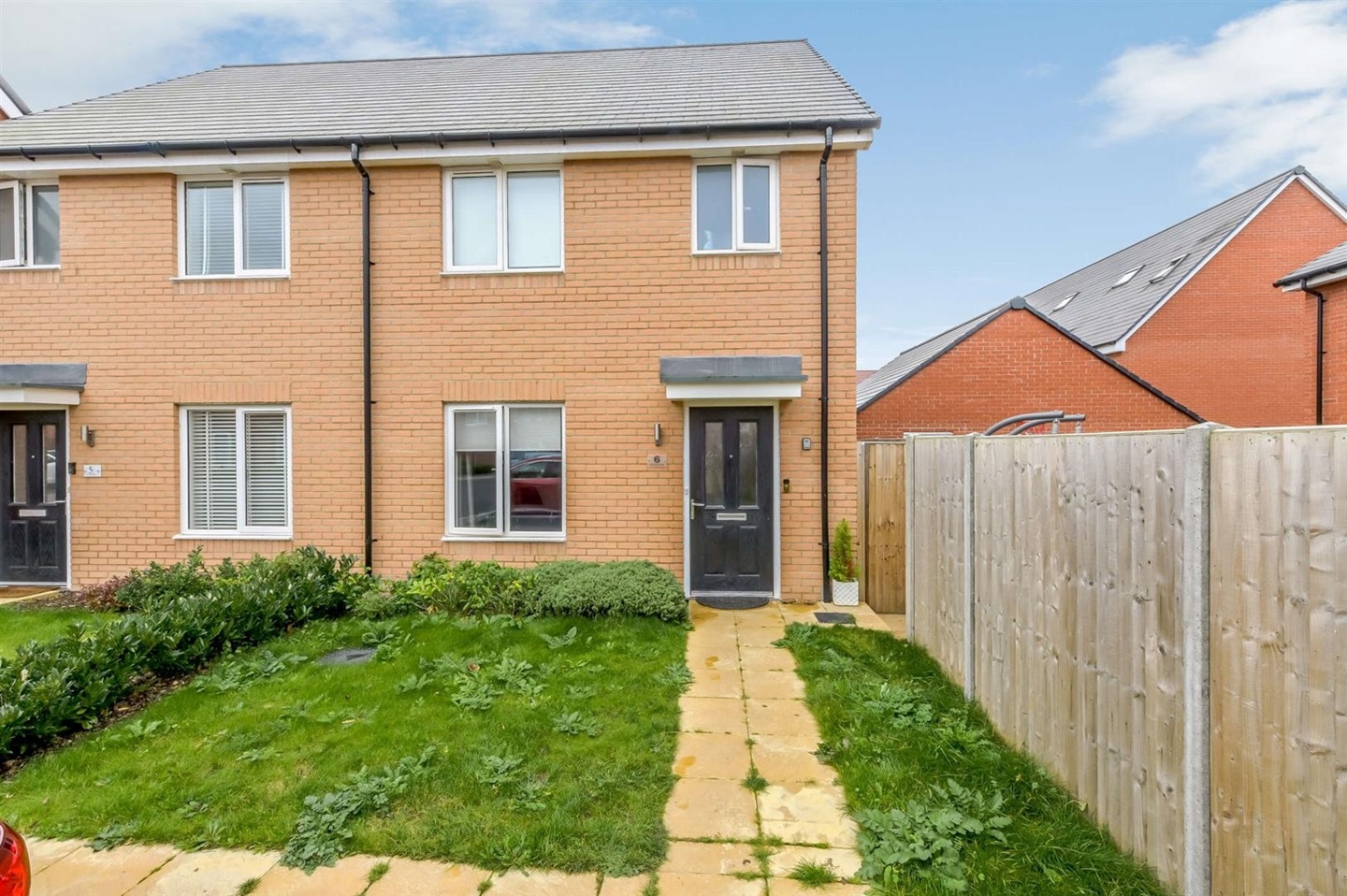 Aylesbury 3 Bed SemiDetached House, Victor Close, HP18 To Rent Now