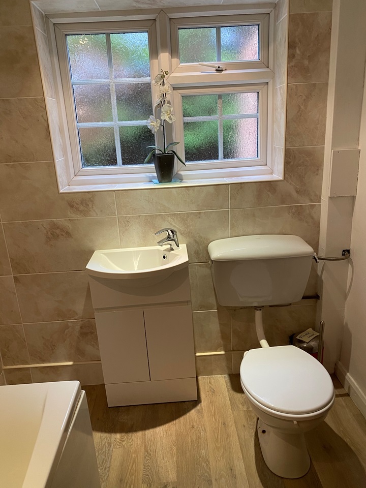 Blackwater, Camberley 2 Bed End Terrace, Vicarage Road, GU17 To Rent Now for £1,300.00 p/m