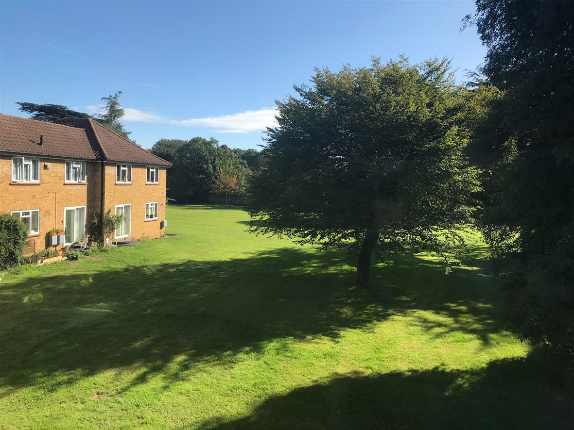 Laleham Studio Flat, Abbey Court, TW18 To Rent Now for £750.00 p/m