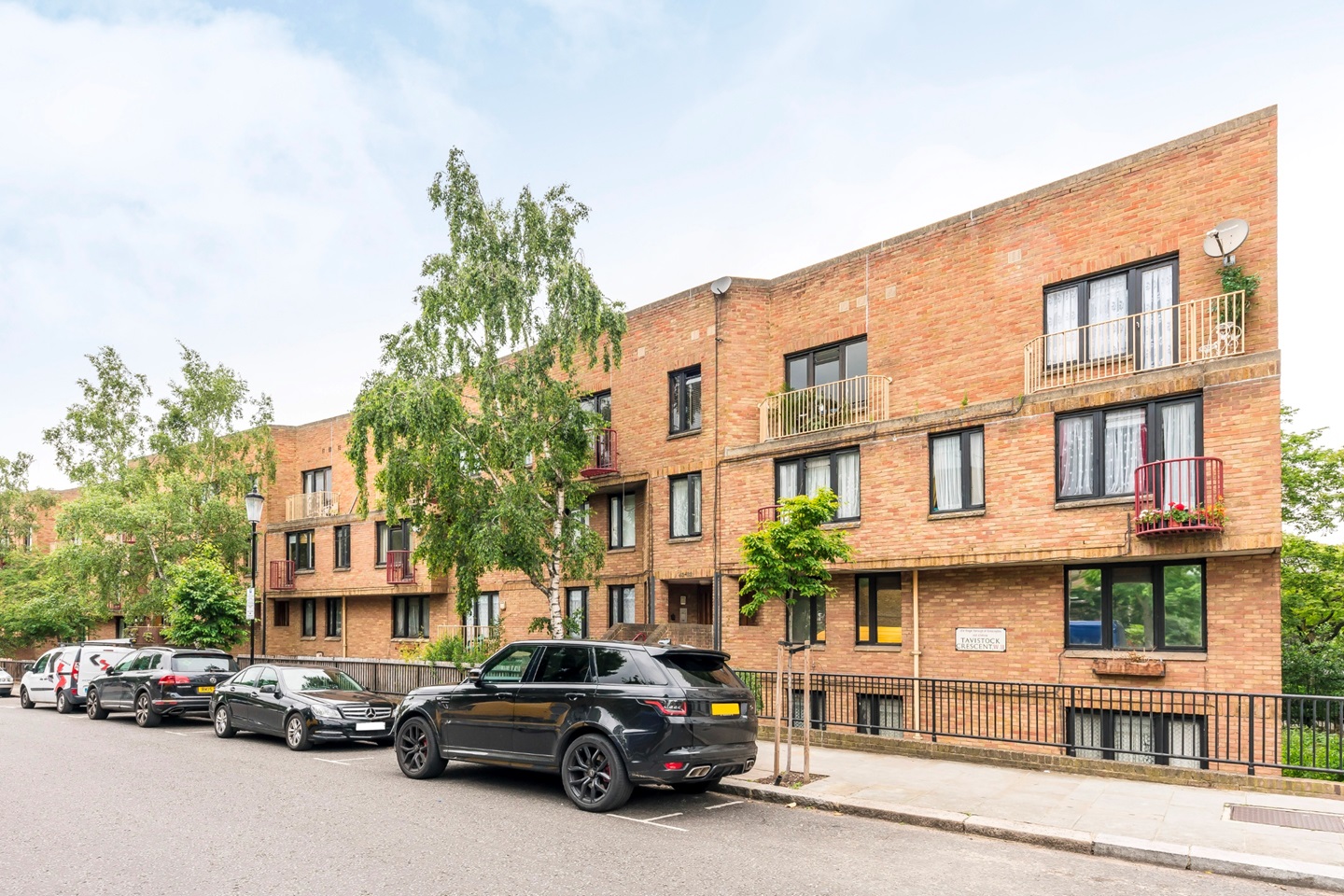 London Studio Flat, Tavistock Crescent, W11 To Rent Now for £1,350.