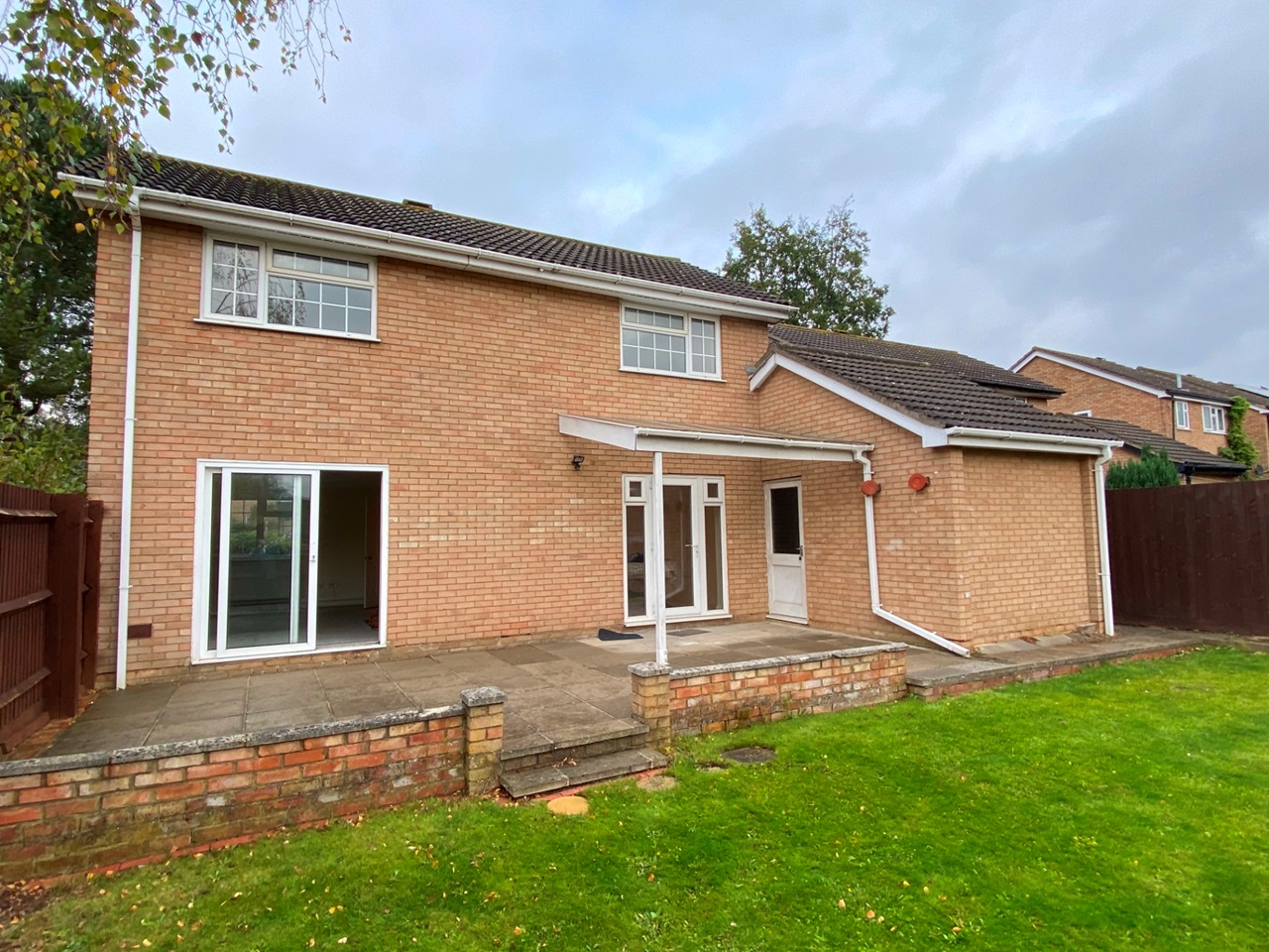 Fishermead, Milton Keynes 4 Bed Detached House, Padstow Avenue, MK6 To Rent Now for £1,250.