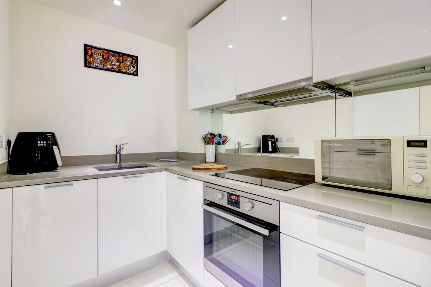 Hayes 1 Bed Flat, Cardinal Building, UB3 To Rent Now for £1,650.00 p/m