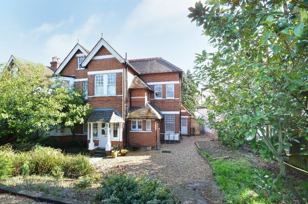 WaltonOnThames 1 Bed Flat, Ashley Road, KT12 To Rent Now for £