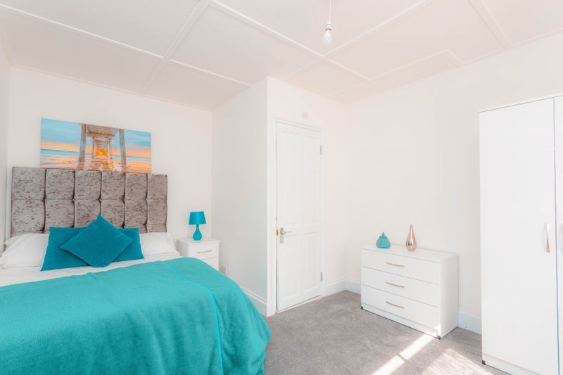 Crawley Room in a Shared House, Horsham Road, RH11 To Rent Now for £560.00 p/m