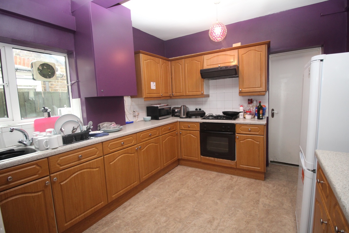 Watford Room in a Shared House, Cassio Road, WD18 To Rent Now for £