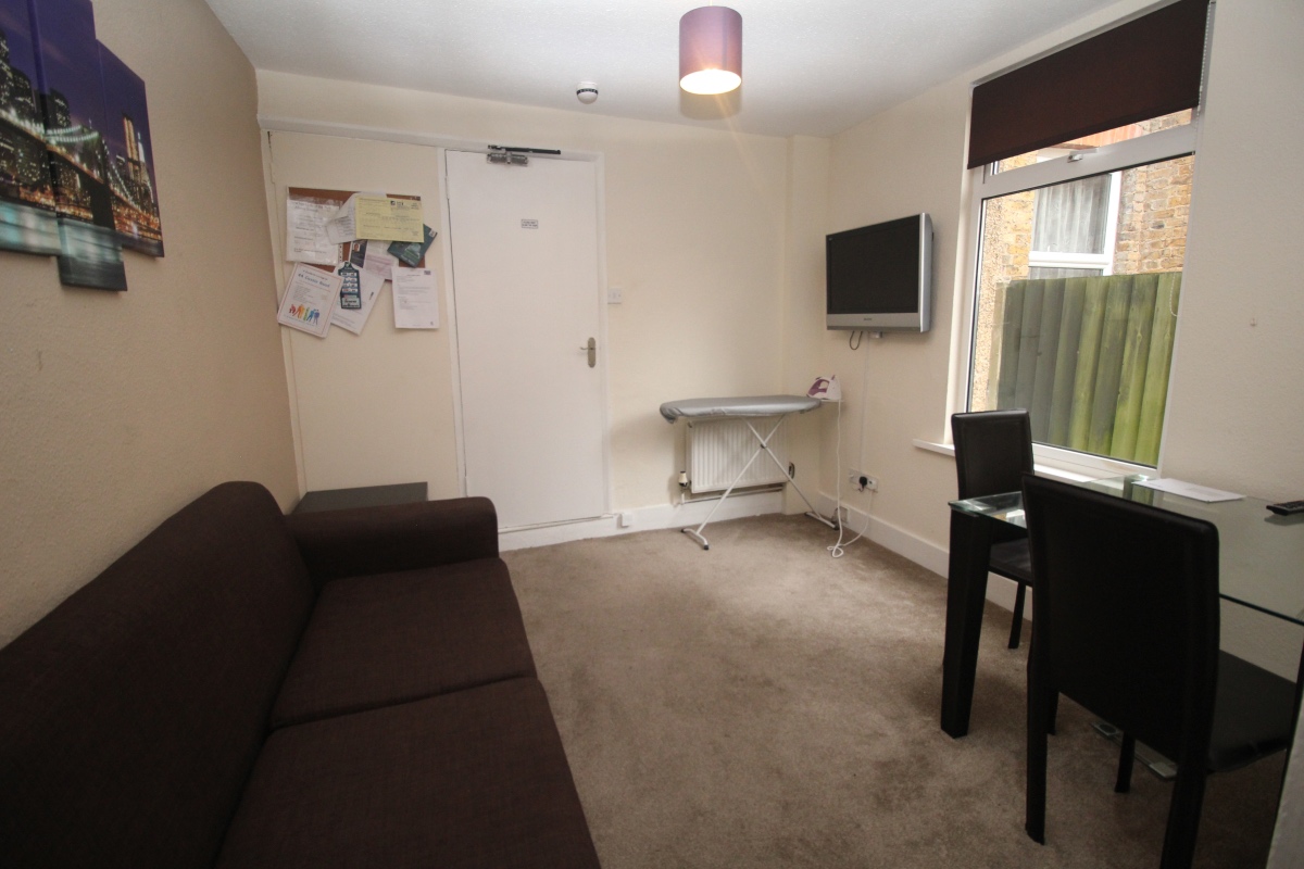 Watford Room in a Shared House, Cassio Road, WD18 To Rent Now for £