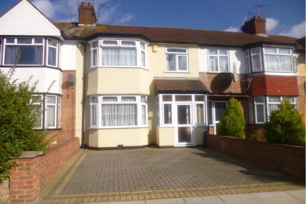 Perivale, Greenford 4 Bed Terraced House, Tavistock Avenue, UB6 To