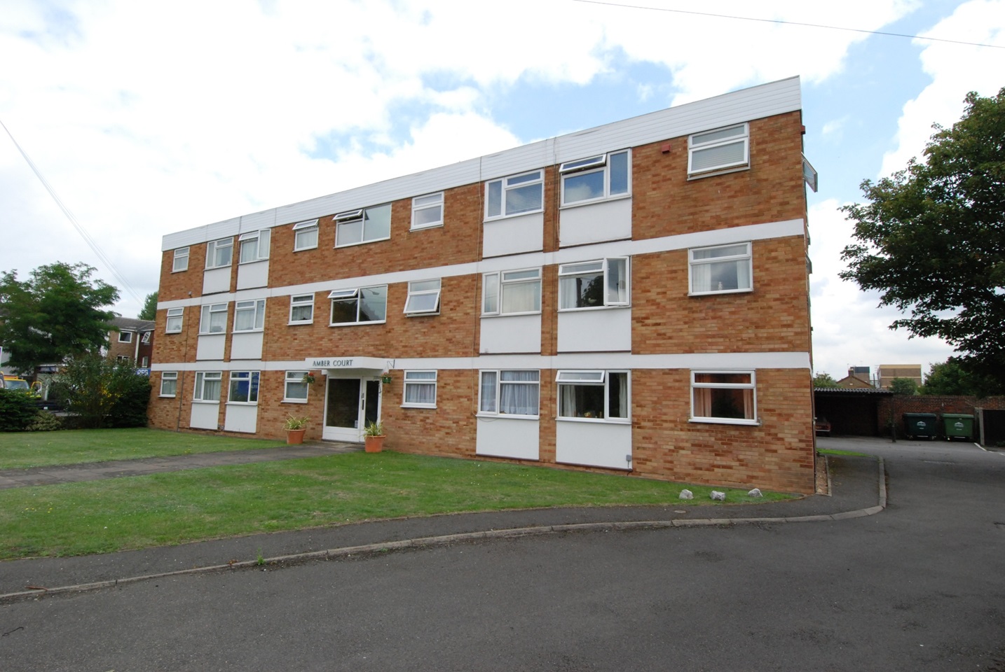 StainesUponThames 1 Bed Flat, Laleham Road, TW18 To Rent Now for