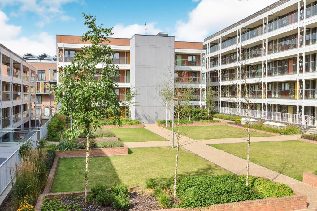 Campbell Park, Milton Keynes 2 Bed Flat, Mainstay Court, MK9 To Rent Now for £1,250.00 p/m