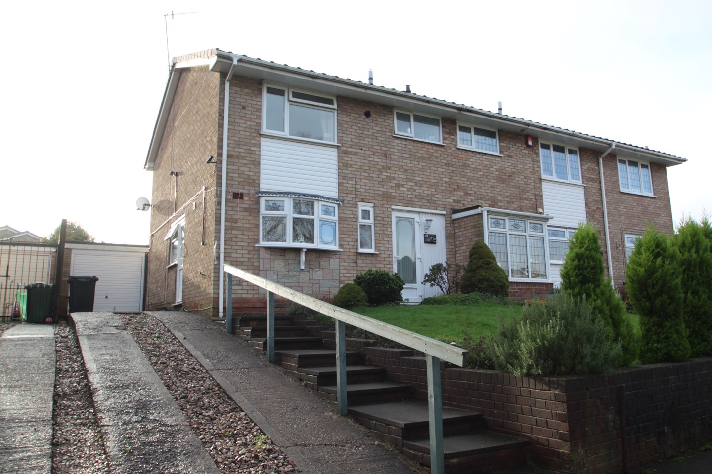 Halesowen 3 Bed SemiDetached House, Moorfield Drive, B63 To Rent