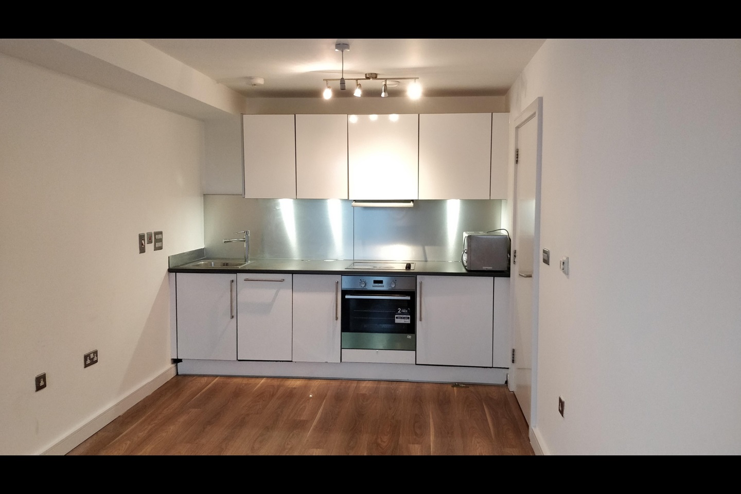 Slough 1 Bed Flat, High Street, SL1 To Rent Now for £1,200.00 p/m