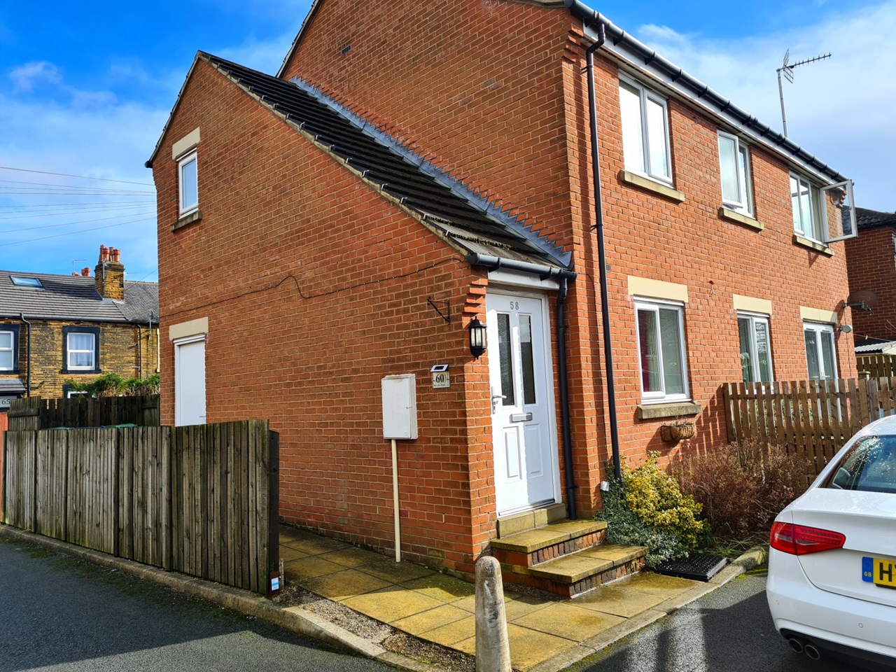 Morley, Leeds 2 Bed Flat, Springfield Road, LS27 To Rent Now for £