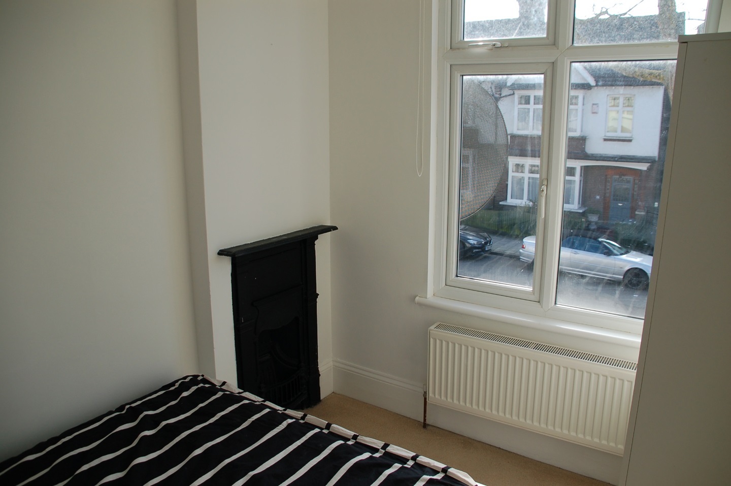 London Room in a Shared Flat, Cricklade Avenue, SW2 To Rent Now for