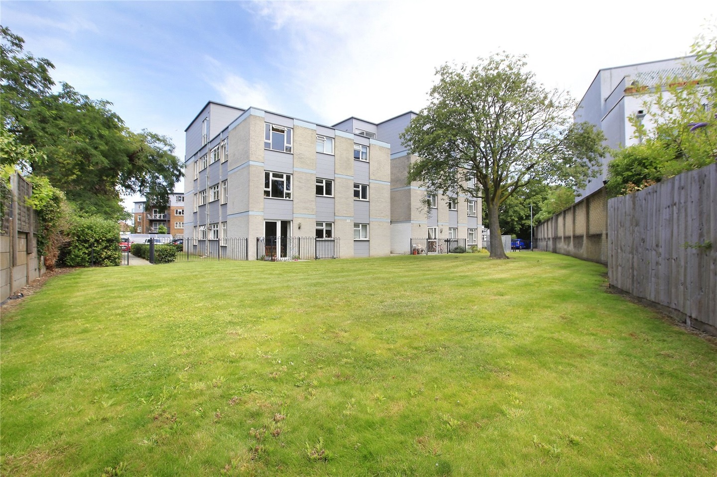 Lambeth, London 3 Bed Flat, Limerick Close, SW12 To Rent Now for £